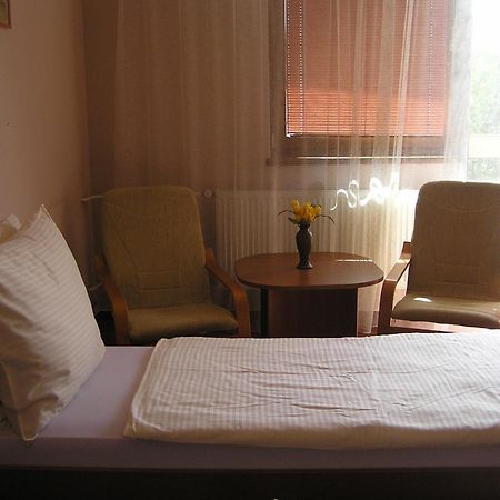 Hotel Slnecny Dvor Michalovce Cameră foto