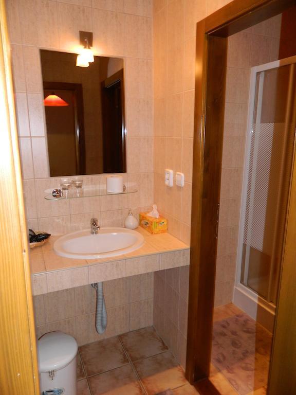 Hotel Slnecny Dvor Michalovce Cameră foto